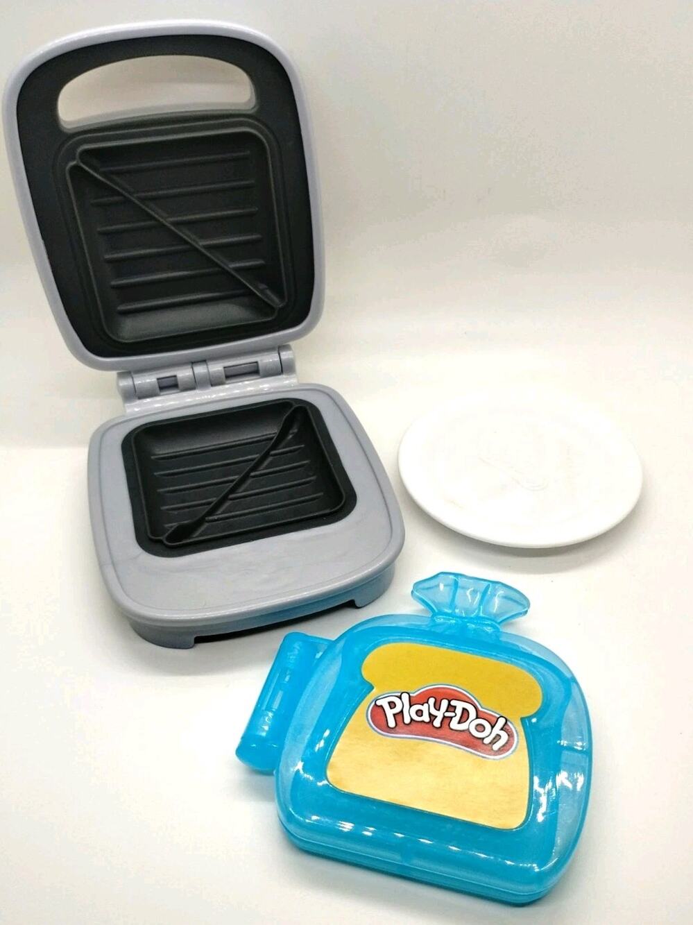 Play-Doh Sandwich Maker Set w/ Mold Press, Plate and Molds